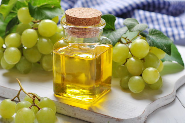 Корисні властивості олії виноградних кісточок теж відомі з давніх-давен