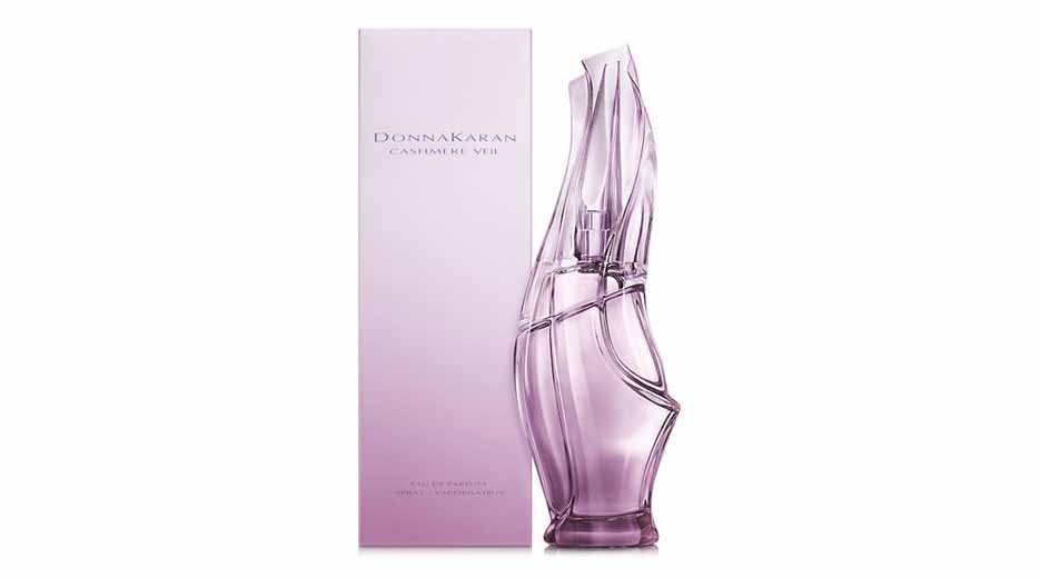 За визнанням Донни Каран, форму для парфуму створив її покійний чоловік - скульптор Стівен Вайс