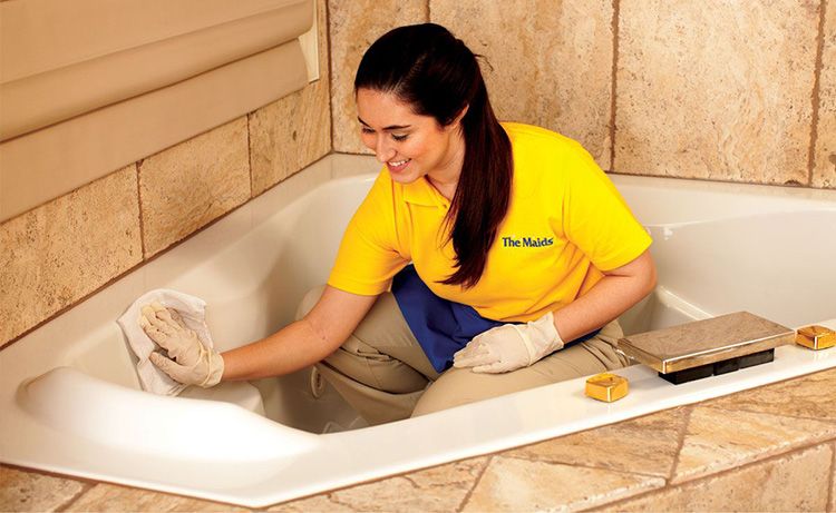 Щоб сантехніка прослужила якомога довше, треба знати, чим мити   акрилову ванну   в домашніх умовах