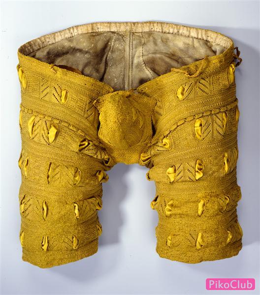 Одним з найбільш ранніх предметів в'язаного одягу є в'язані жовті штани, що зберігаються в Палаті зброї в Дрездені