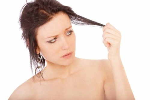 На даний момент лляне масло є рекордсменом за вмістом вітаміну E, воно дуже швидко відновлює пошкоджене волосся