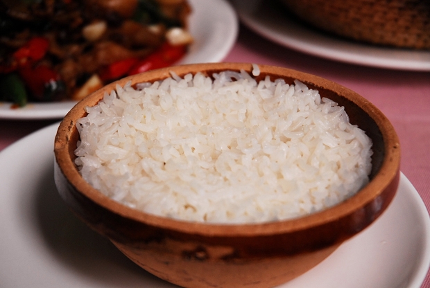 Як варити розсипчасту рисову кашу на молоці