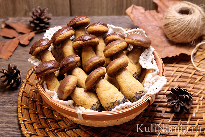 Сьогодні готуємо солодке печиво у вигляді грибочків, залучаючи до захоплюючого кулінарному процесу діточок-непосид