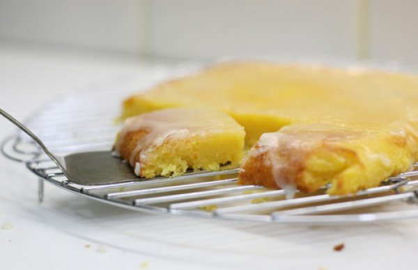 Рецепт смачного пирога з апельсинами і солодкої глазур'ю